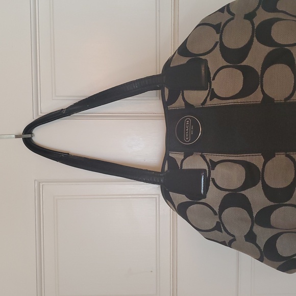 Coach Black And Gray Kisslock handbag. - Picture 2 of 12